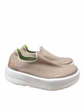 Oofos Women's 9 OOmg Eezee Low Taupe Recovery Sneaker Shoes